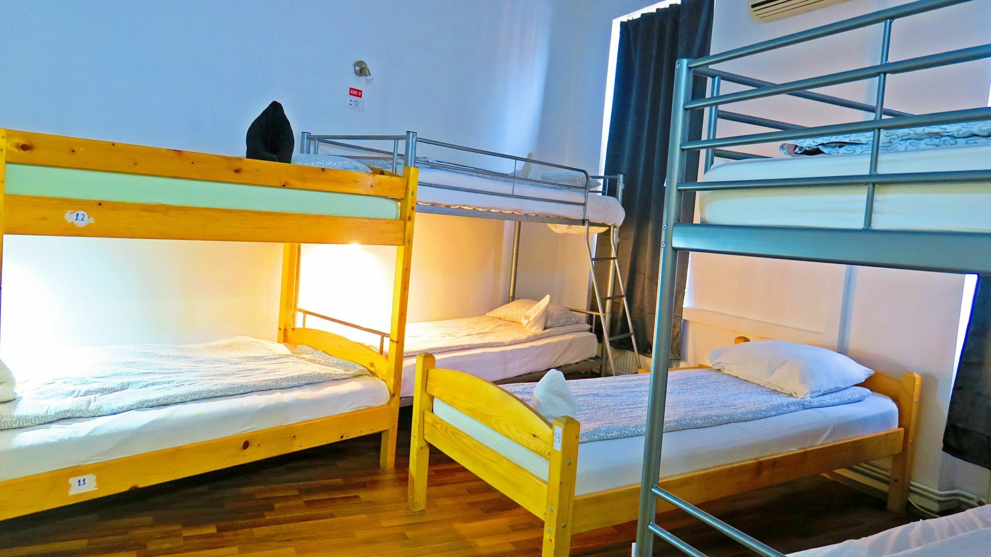 The Evil Clown Hostel براشوف المظهر الخارجي الصورة