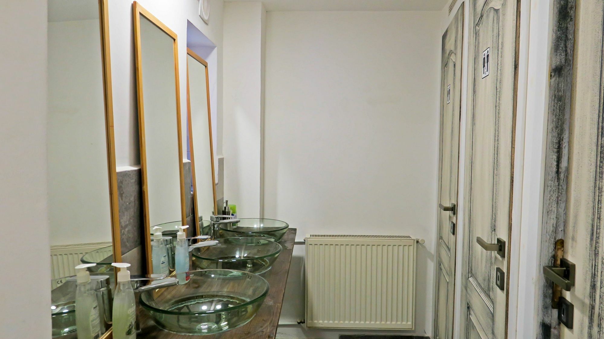The Evil Clown Hostel براشوف المظهر الخارجي الصورة
